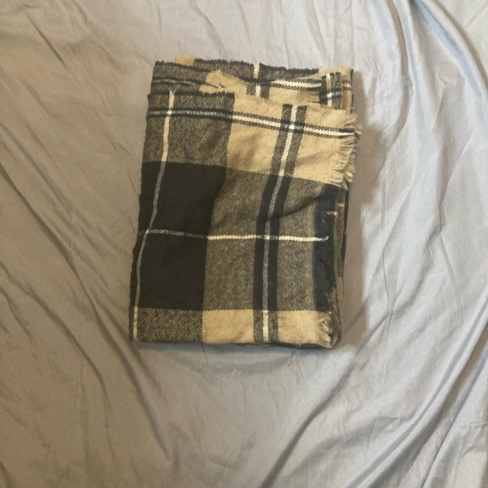24x76in plaid neutrals in good condition